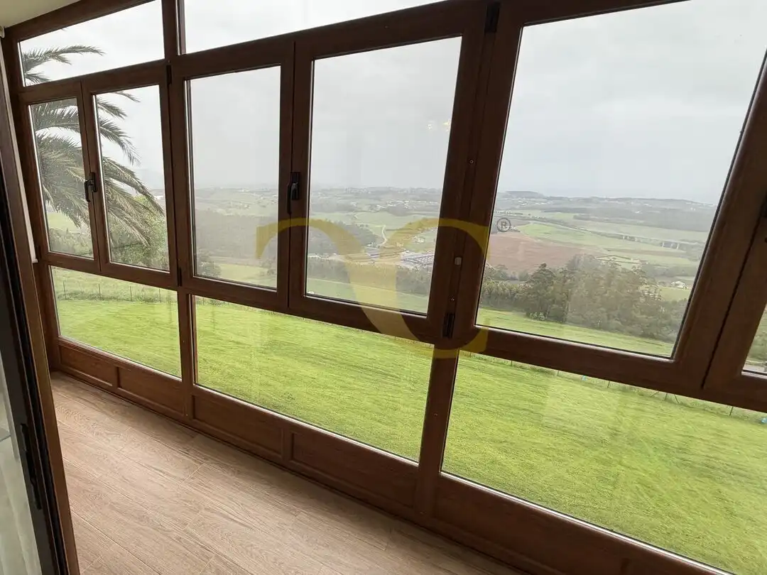 Terrassa de Casa o xalet en venda en Navia amb Calefacció, Jardí privat i Traster