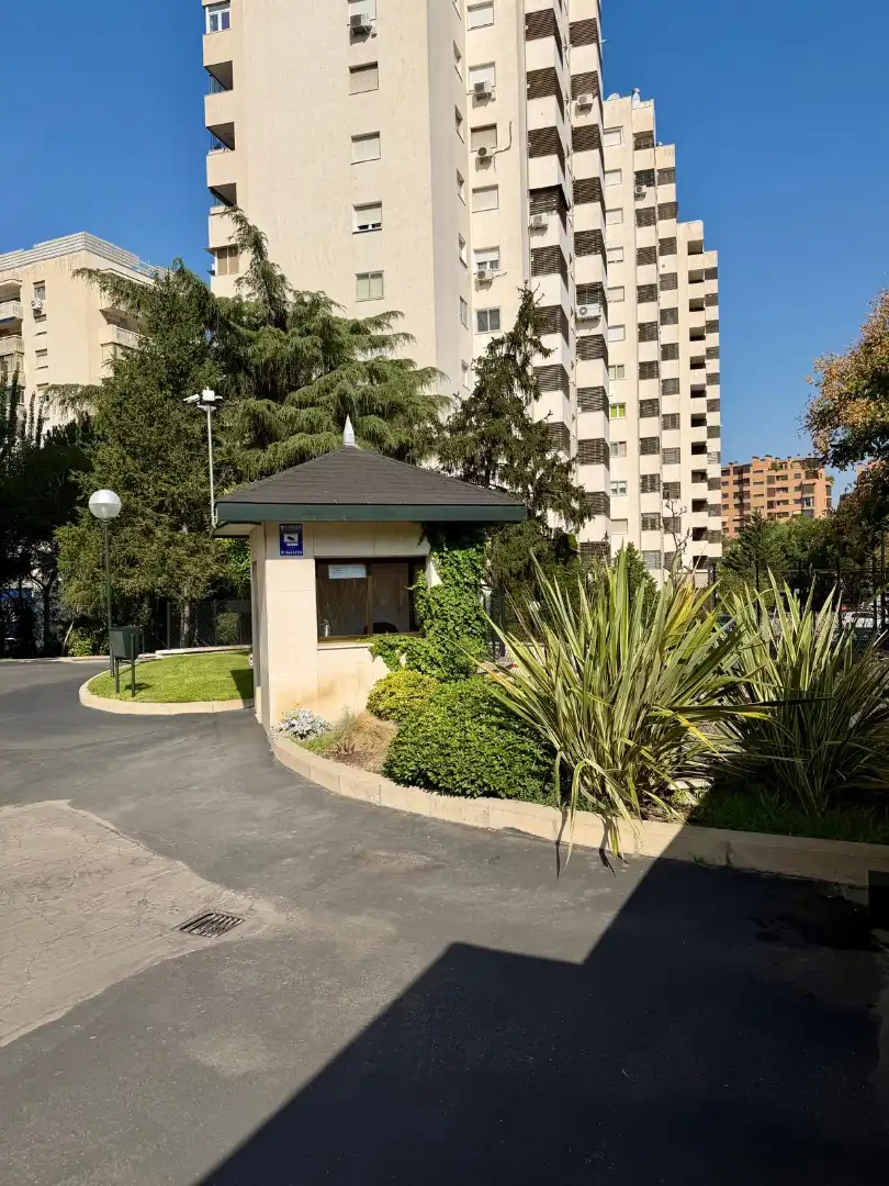 Vista exterior de Pis en venda en Madrid amb Aire condicionat, Calefacció i Jardí privat