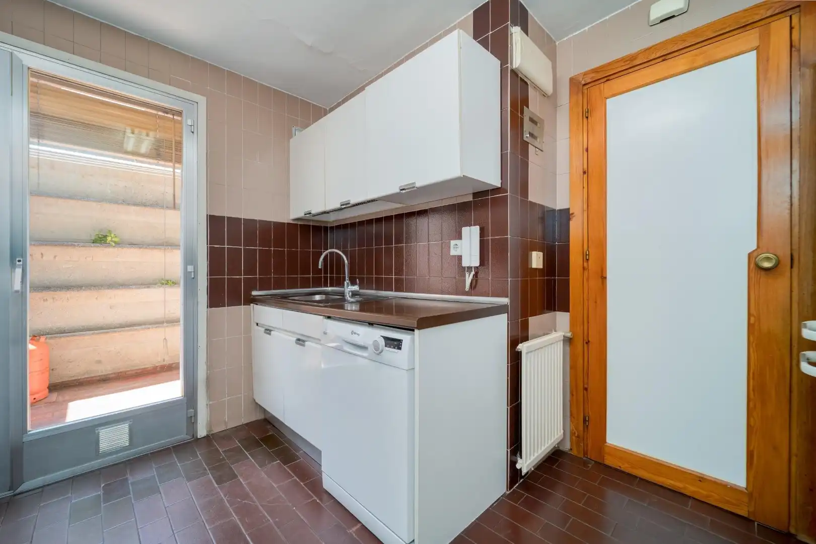Kitchen of Detached homes for sale in Pozuelo de Alarcón  with Air Conditioner, Heating and Private garden