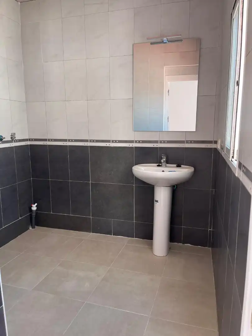Bany de Dúplex en venda en Fernán-Núñez amb Aire condicionat, Terrassa i Moblat