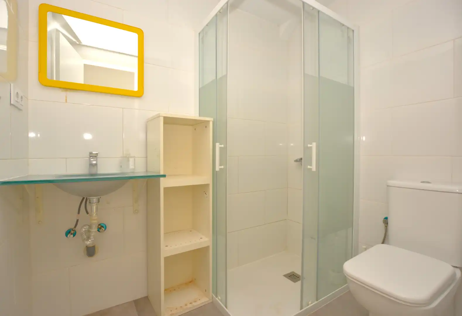 Bathroom of Buildings for sale in Sevilla