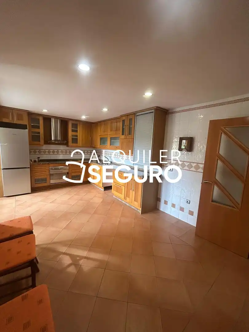 Cuina de Pis de lloguer en Granada amb Aire condicionat, Calefacció i Terrassa