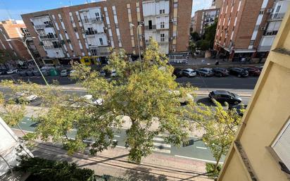 Vista exterior de Pis en venda en  Sevilla Capital amb Aire condicionat