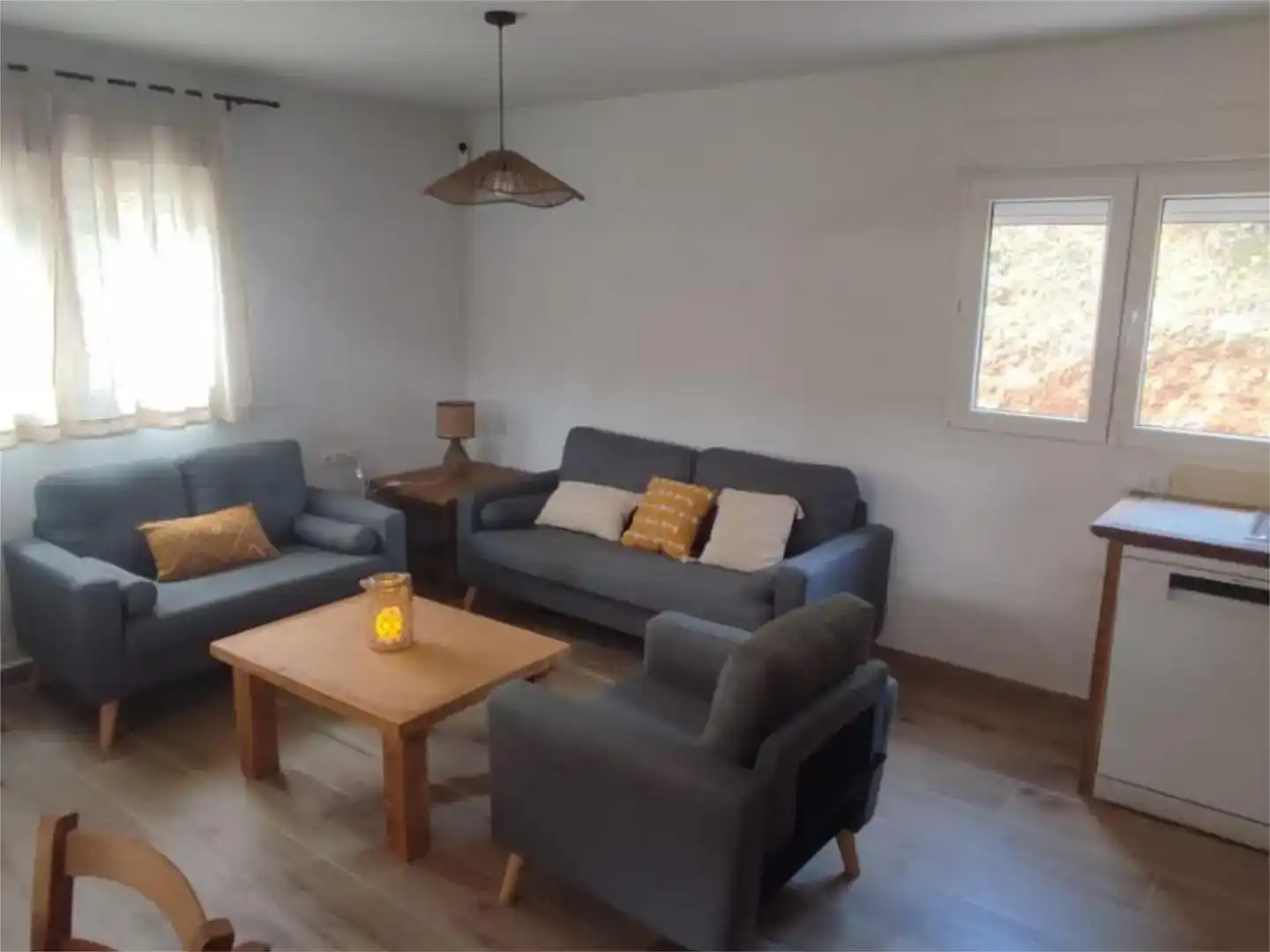 Sala de estar de Casa o chalet de alquiler en Valdecaballeros con Aire acondicionado, Jardín privado y Amueblado