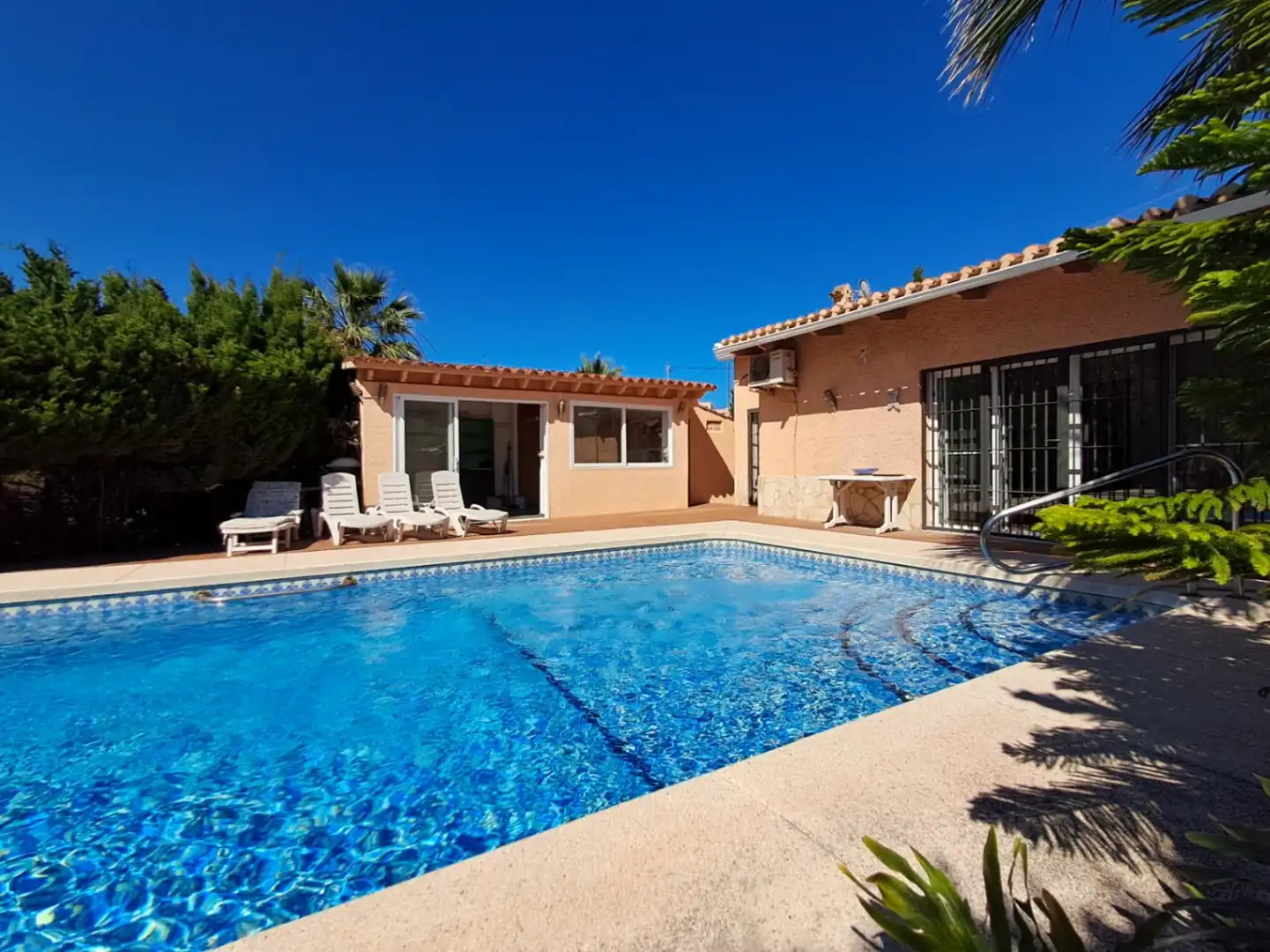 Piscina de Casa o chalet de alquiler en L'Alfàs del Pi con Aire acondicionado, Calefacción y Jardín privado