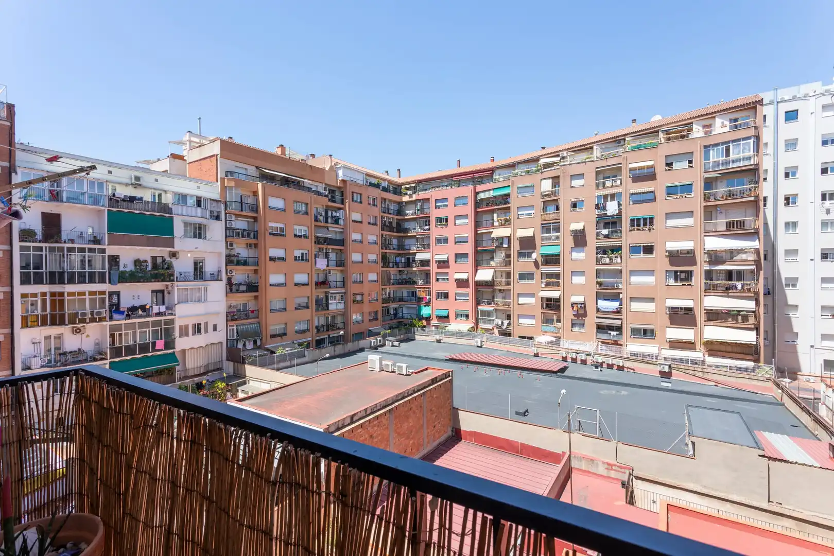 Schlafzimmer von Wohnung zum Verkauf in Barcelona mit Heizung und Balkon