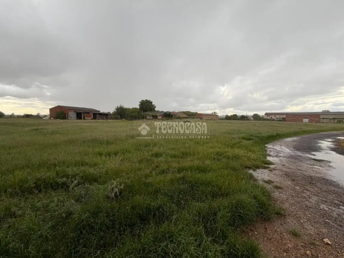 Land for sale in Villanueva de las Manzanas