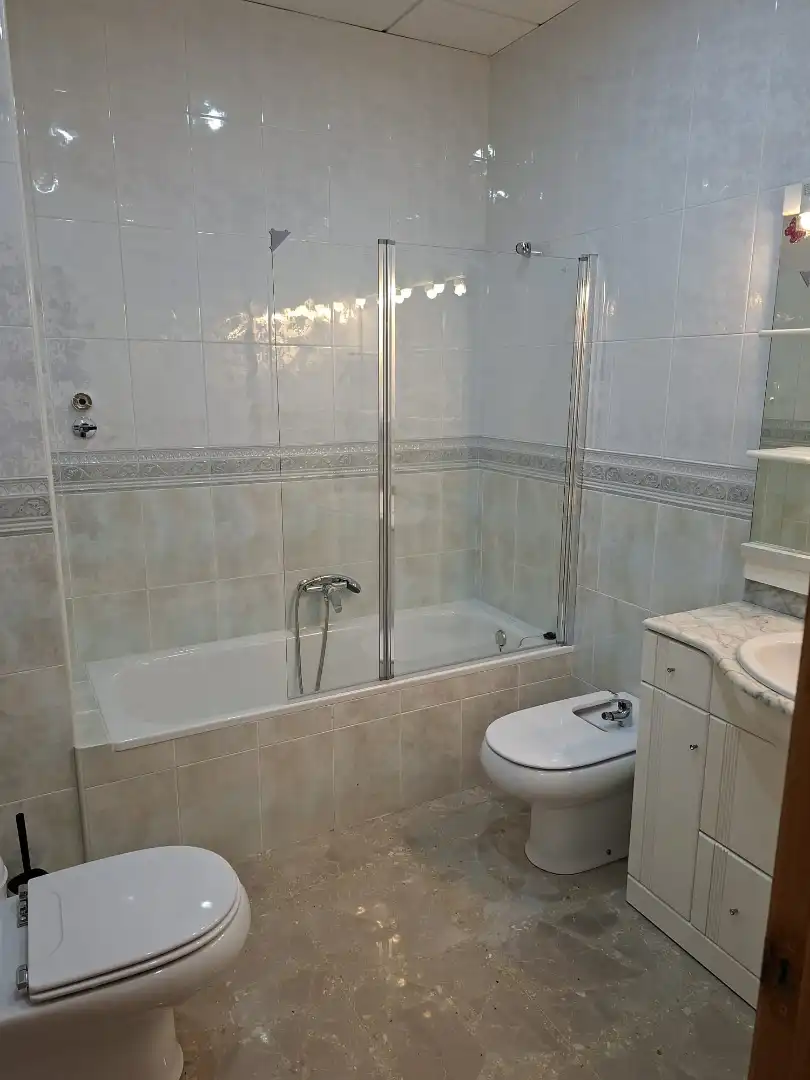 Baño de Piso en venta en Caspe con Aire acondicionado, Calefacción y Amueblado