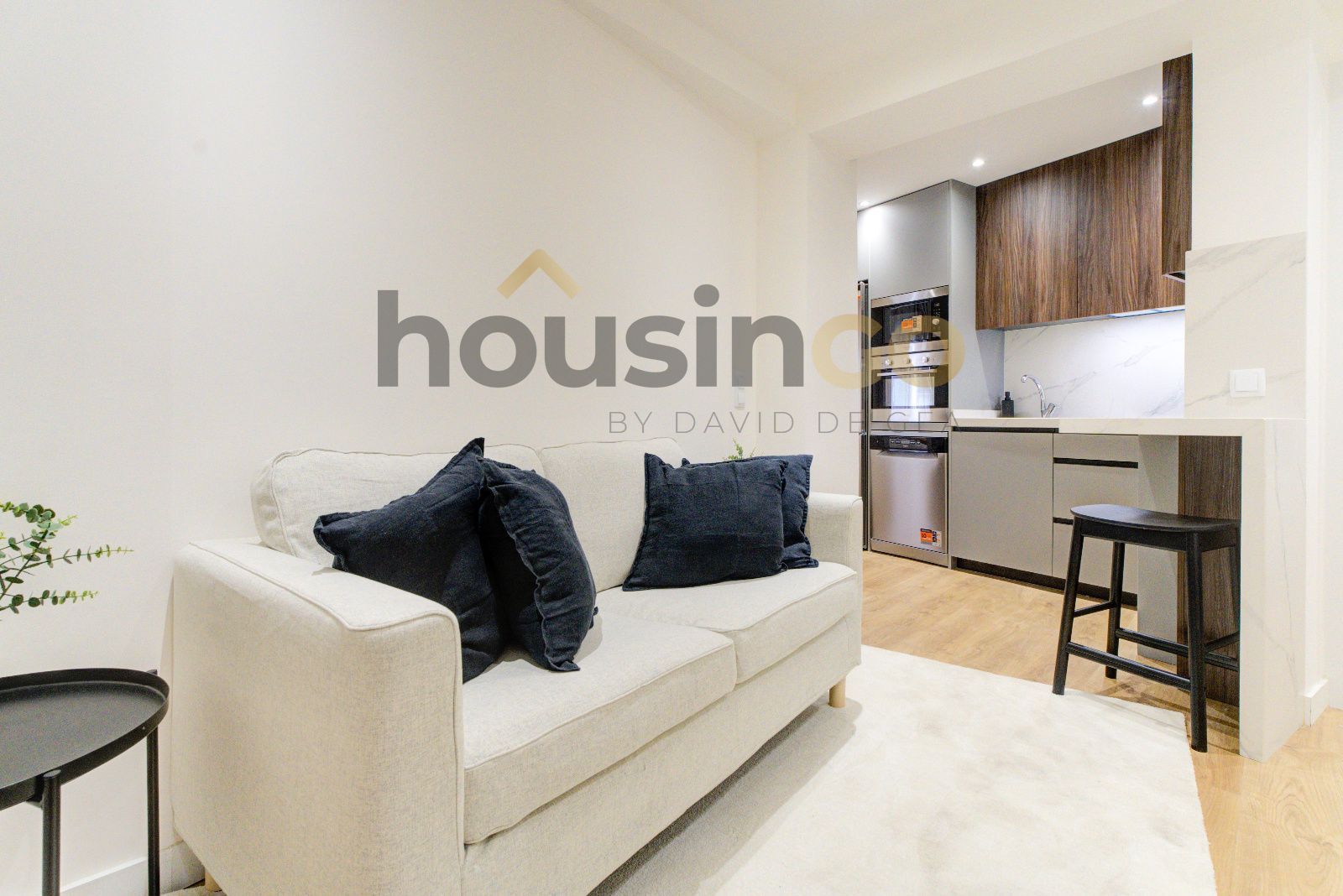 Living room of Flat to rent in  Madrid Capital  with Air Conditioner, Heating and Parquet flooring