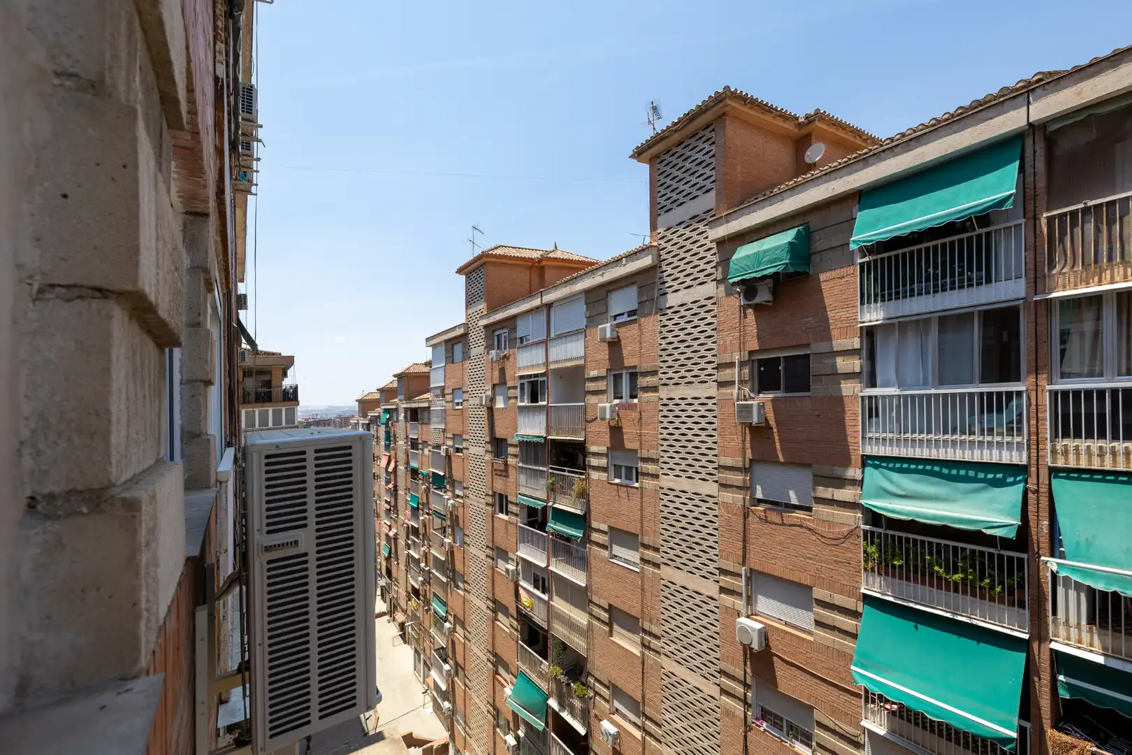 Außenansicht von Wohnung zur Miete in Granada mit Klimaanlage, Heizung und Möbliert