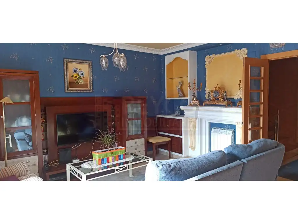 Sala de estar de Casa adosada en venta en Miranda de Ebro con Jardín privado y Piscina