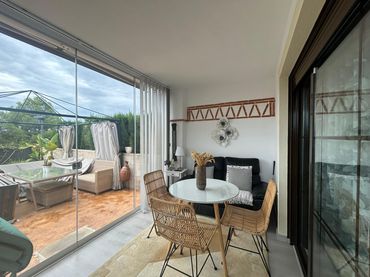 Casa bifamiliare con piscina in vendita a Golf Bahía