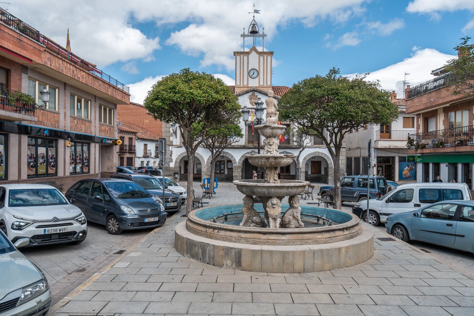 Vista exterior de Casa adosada en venda en El Tiemblo  amb Aire condicionat
