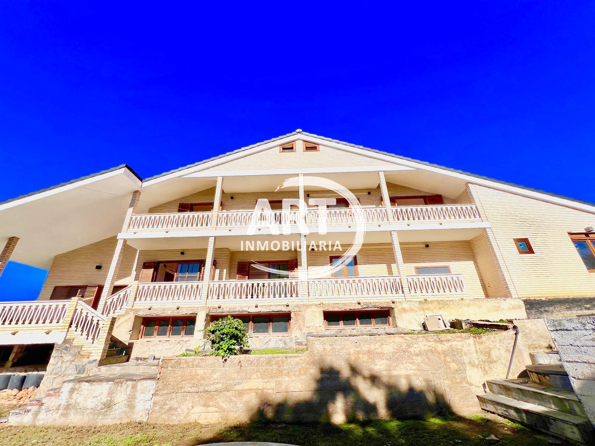 Vista exterior de Casa o xalet en venda en Bétera amb Aire condicionat, Calefacció i Jardí privat