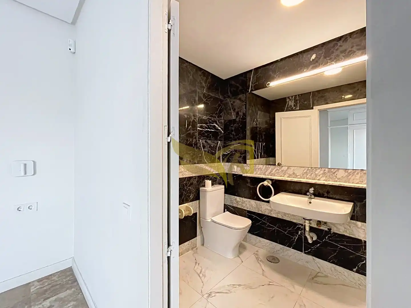 Baño de Ático en venta en Sevilla con Aire acondicionado y Terraza