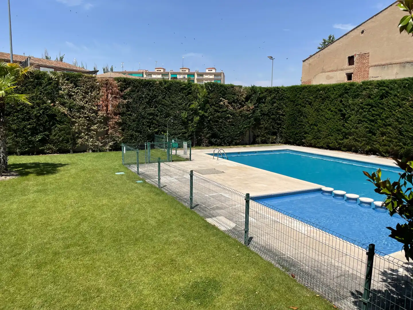 Schwimmbecken von Wohnung zum Verkauf in Peñaranda de Bracamonte mit Heizung, Privatgarten und Parkett