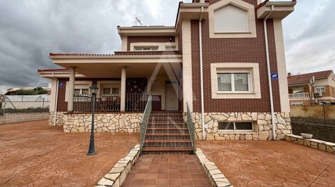 AVINSA INMO VENDE ESPECTACULAR CHALET INDEPENDIENTE EN CABANILLAS.