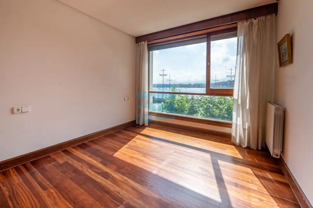 Bedroom of Flat for sale in Donostia - San Sebastián   with Heating, Terrace and Storage room