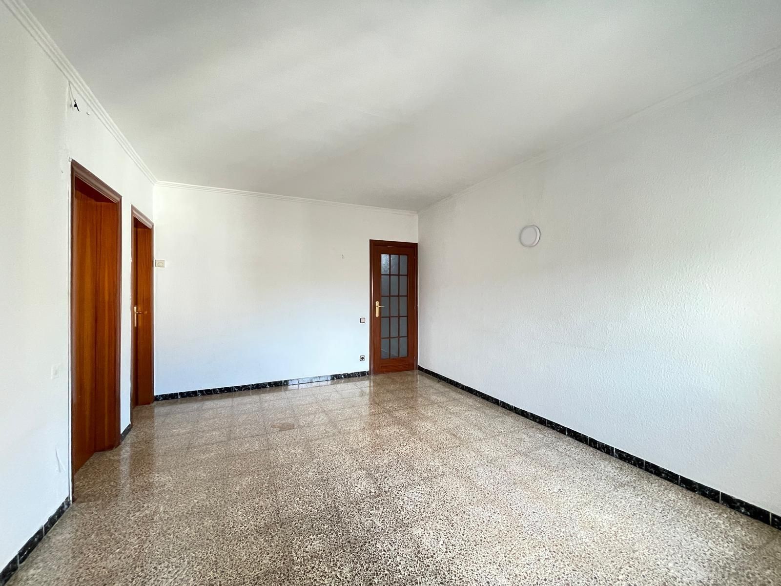 Living room of Flat for sale in Santa Coloma de Gramenet  with Air Conditioner and Heating