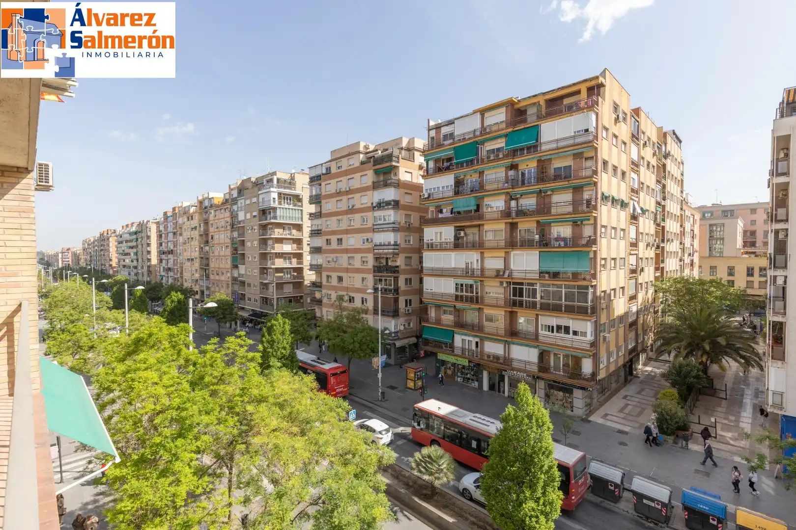 Außenansicht von Wohnung zum Verkauf in Granada mit Terrasse