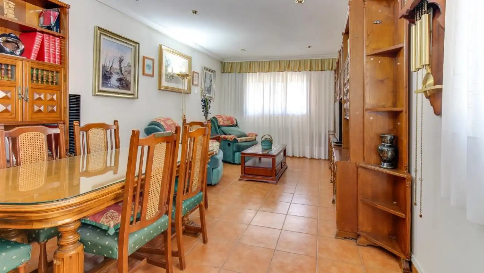 Wohnzimmer von Einfamilien-Reihenhaus zum Verkauf in Salamanca mit Heizung, Privatgarten und Parkett