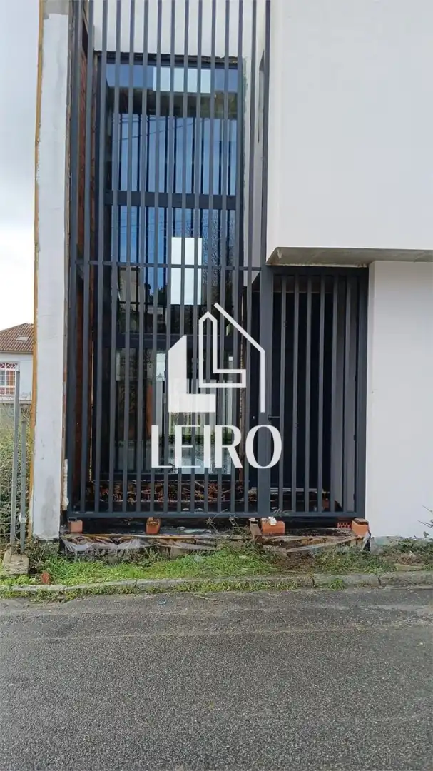 Vista exterior de Casa o xalet en venda en Vilagarcía de Arousa amb Jardí privat, Terrassa i Piscina