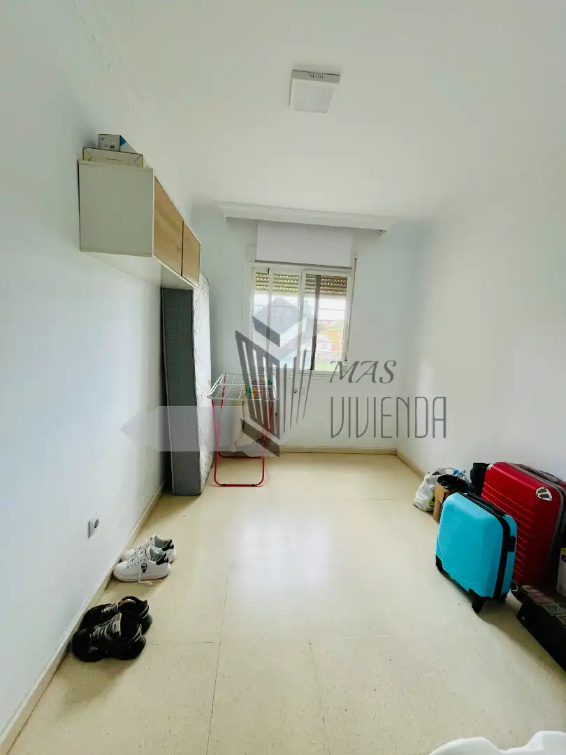 Dormitori de Planta baixa en venda en Algeciras amb Traster i Moblat