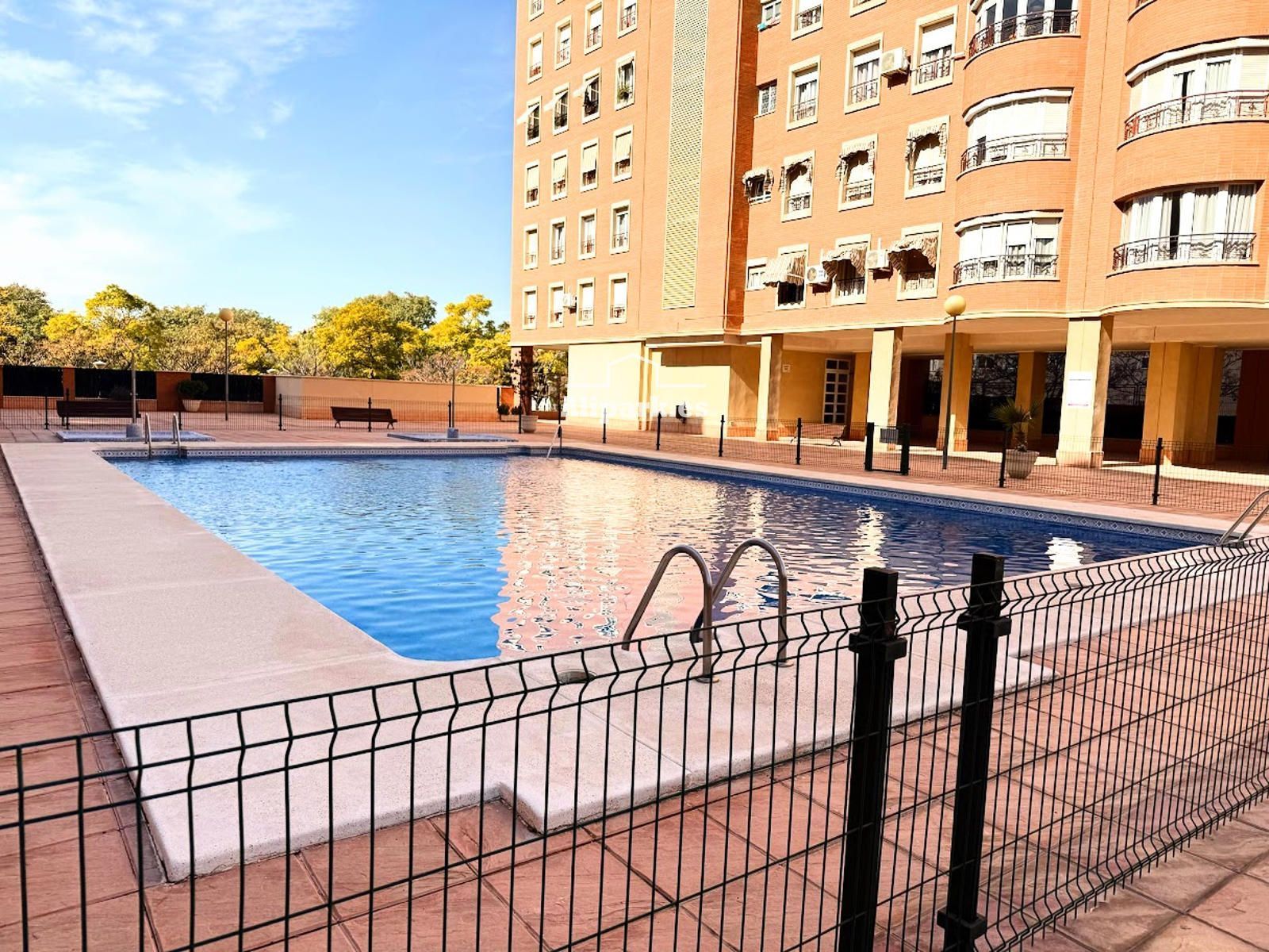Piscina de Pis en venda en Alicante / Alacant amb Aire condicionat, Calefacció i Terrassa