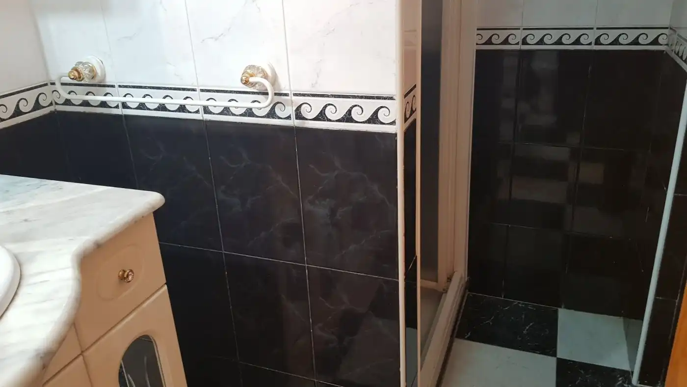 Bany de Pis en venda en Elche / Elx amb Terrassa i Balcó