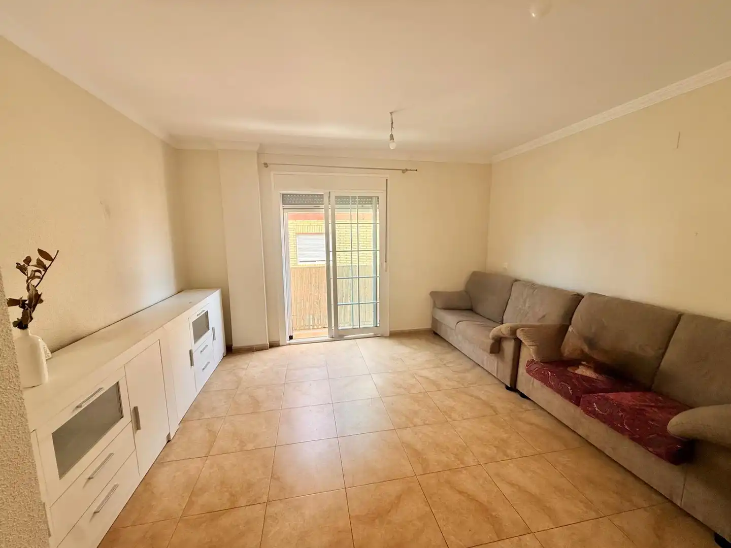 Sala de estar de Piso en venta en Roquetas de Mar con Balcón