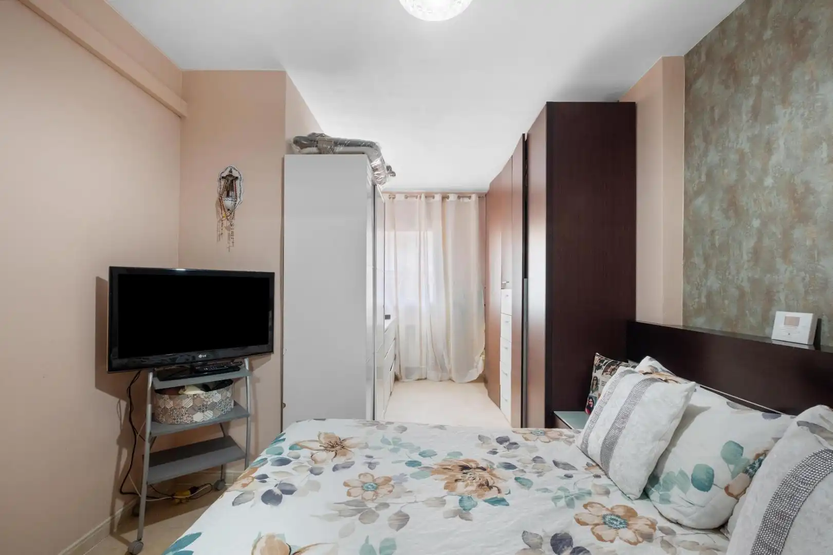 Bedroom of Apartments for sale in Girona