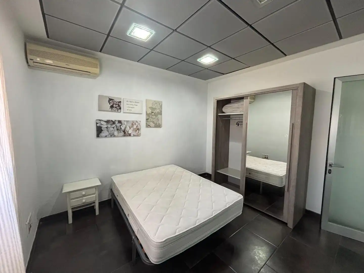 Habitación de Local en venta en San Juan de Aznalfarache con Aire acondicionado