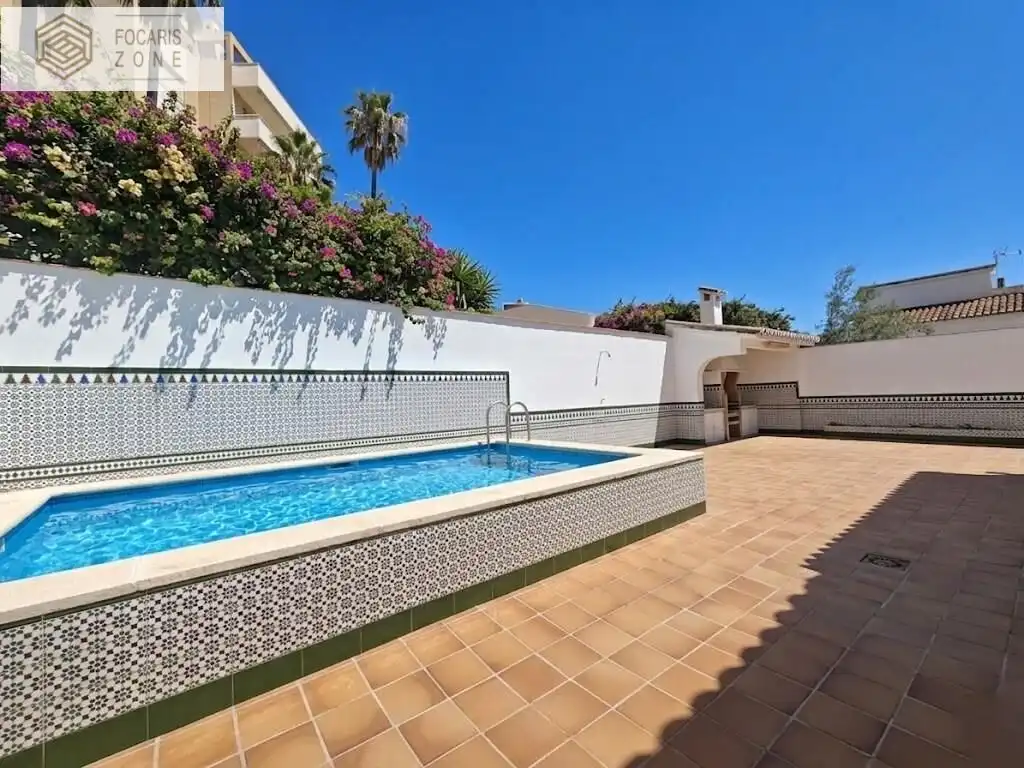 Piscina de Casa o xalet en venda en Málaga amb Aire condicionat, Calefacció i Terrassa