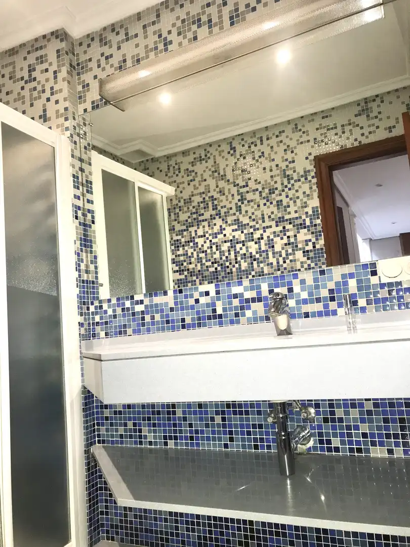 Baño de Casa adosada en venta en Plasencia con Aire acondicionado, Calefacción y Jardín privado