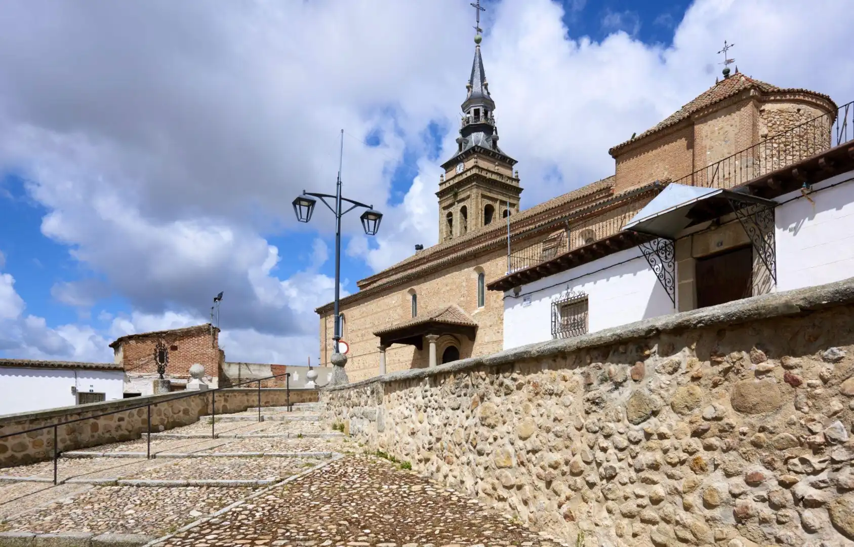 Vista exterior de Casa o xalet en venda en Méntrida amb Calefacció i Jardí privat
