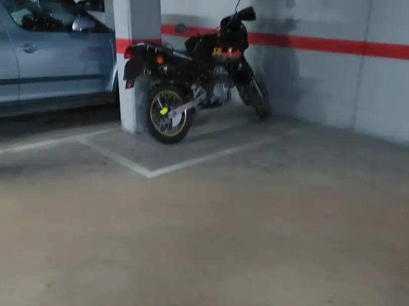 Parkplatz von Garage zur Miete in Mercat