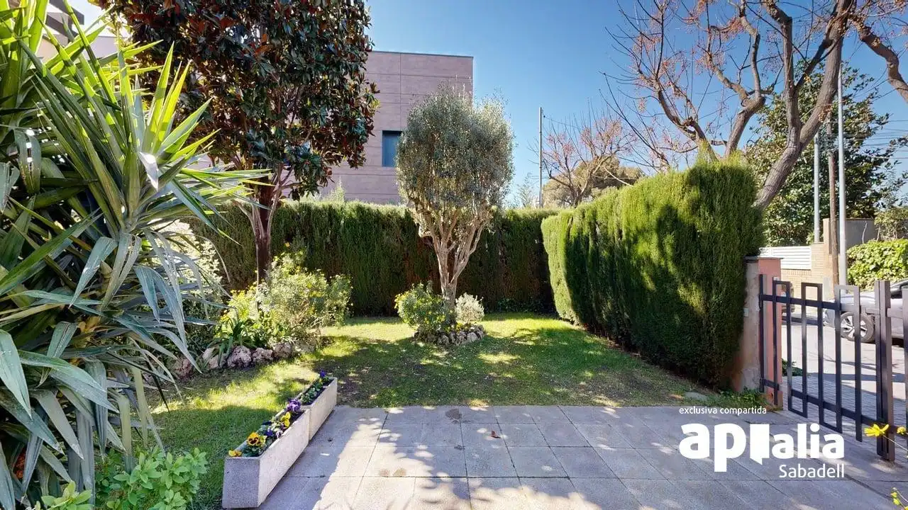 Jardí de Casa o xalet en venda en Barberà del Vallès amb Aire condicionat, Calefacció i Jardí privat