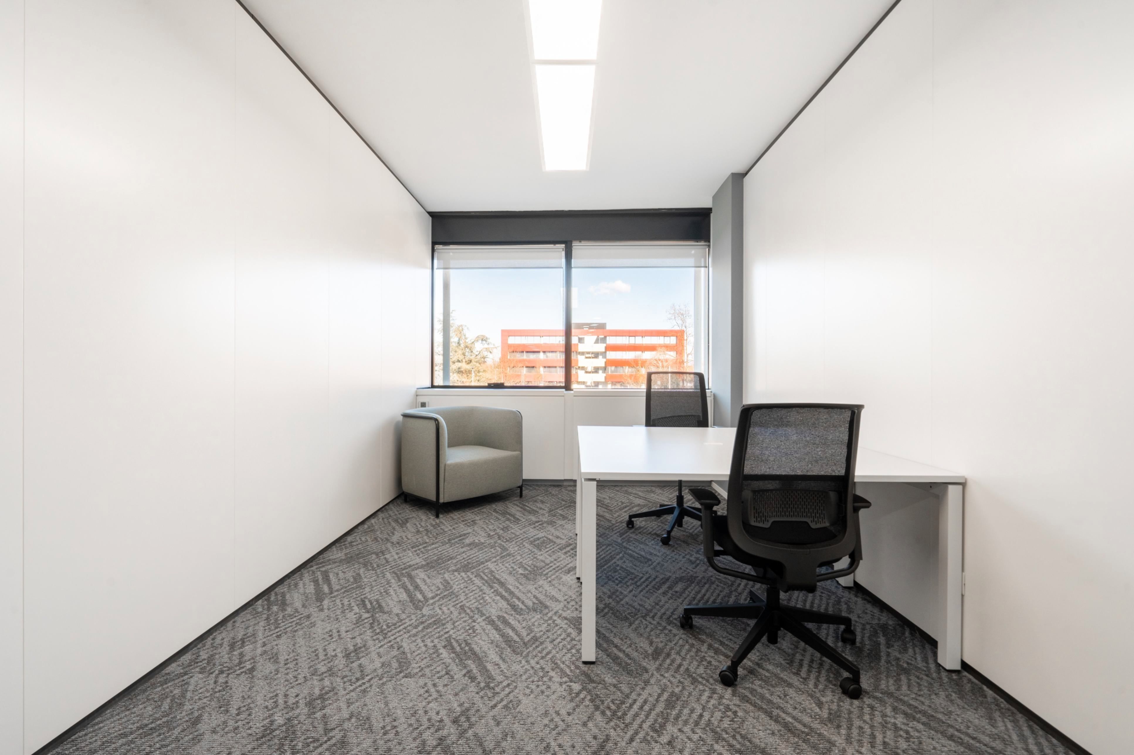Office to rent in Oviedo   with Air Conditioner, Heating and Storage room