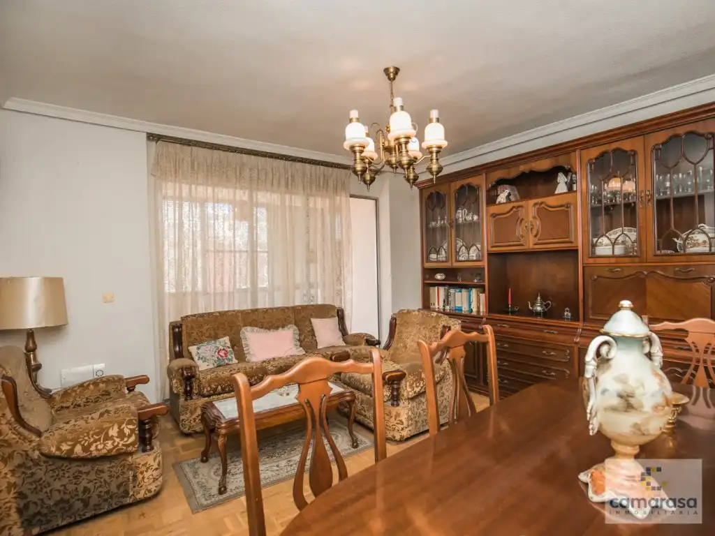 Comedor de Piso en venta en Ávila con Calefacción y Trastero
