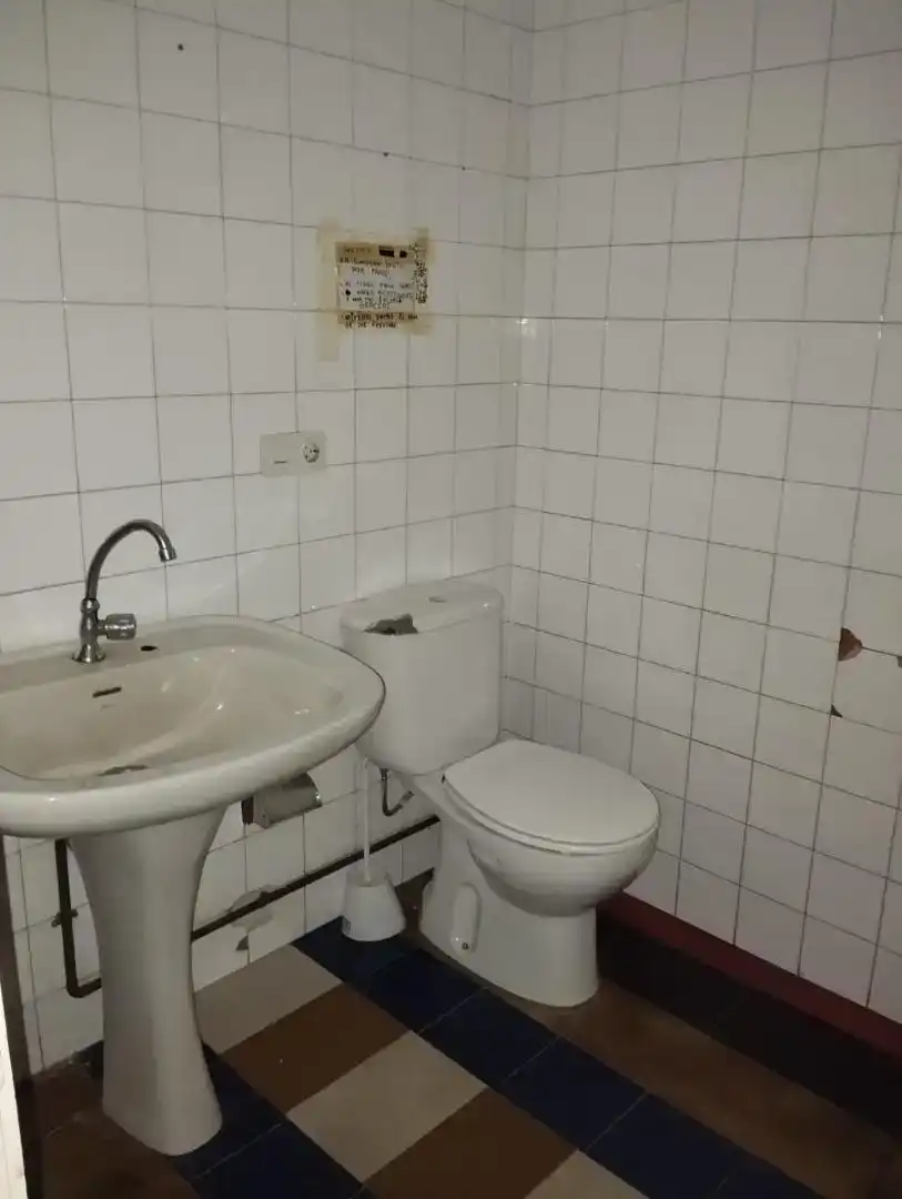 Bathroom of Commercial properties for rent in Ourense Capital 