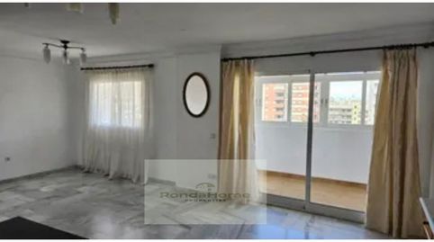 Foto 3 de Piso de alquiler en Calle Jabega, Castillo Sohail - Myramar, Fuengirola