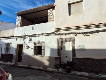 Casa en venda a Tocina