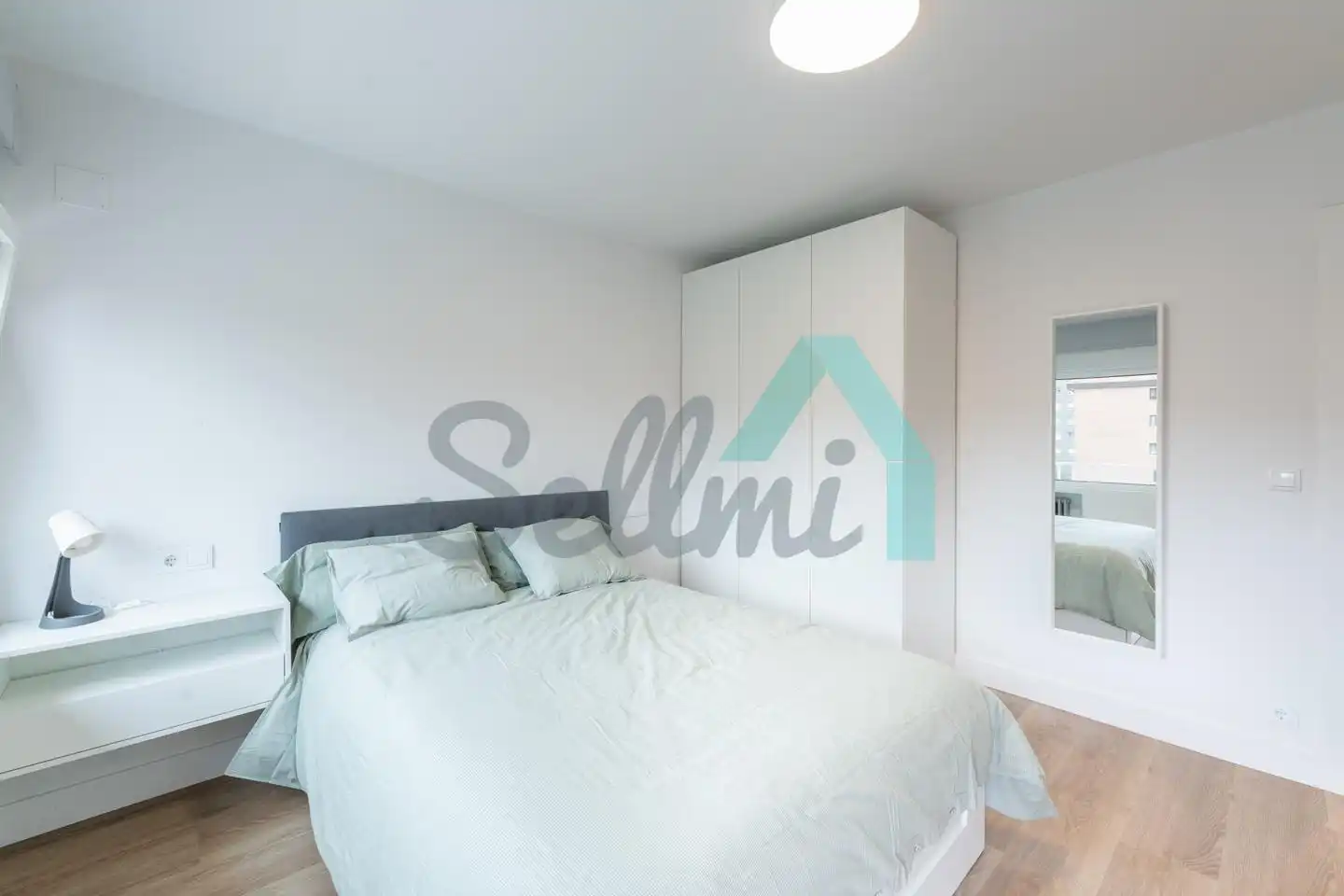 Bedroom of Flat for rent in Oviedo   with Heating, Terrace and Furnished