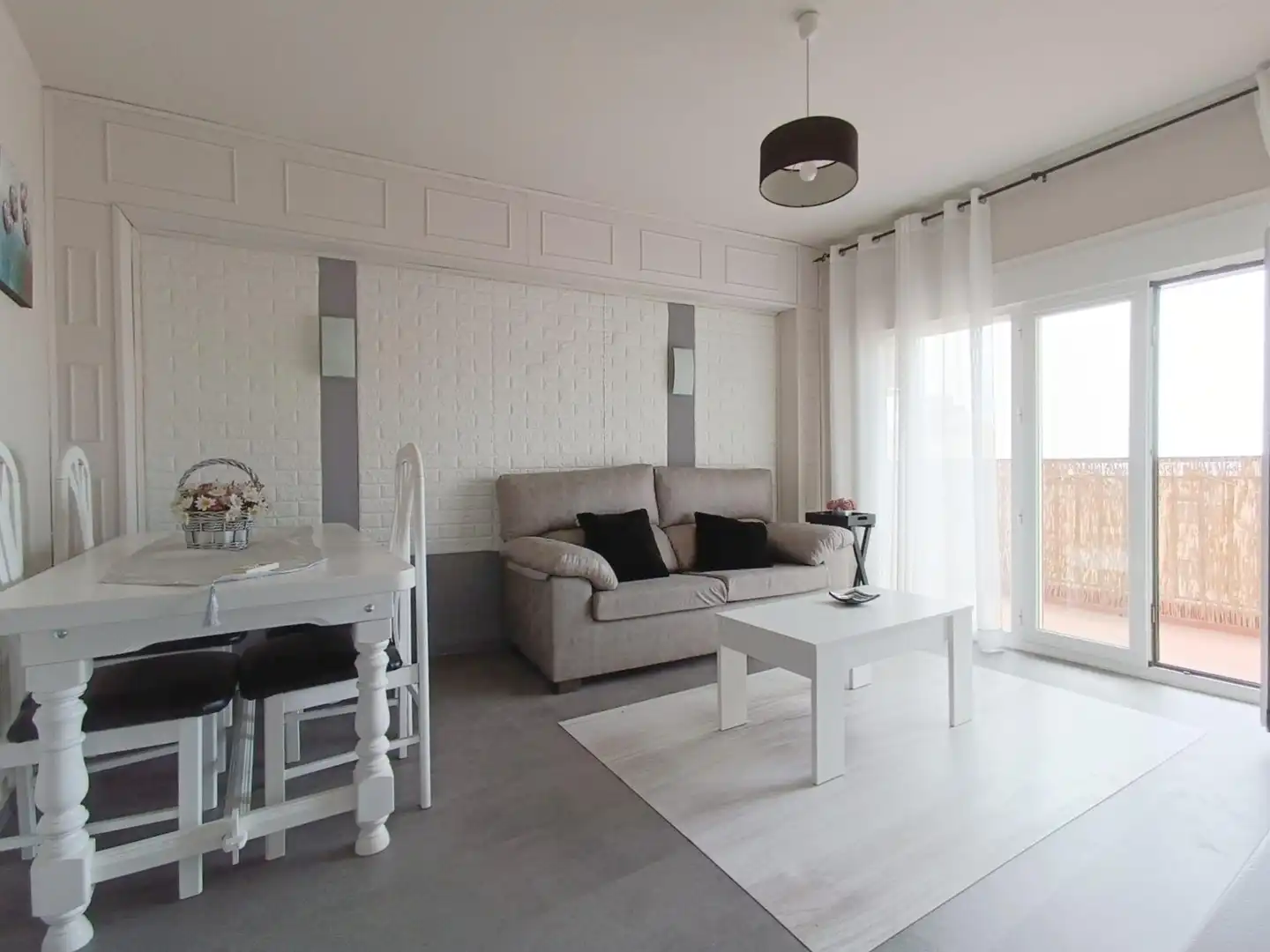 Sala d'estar de Apartament de lloguer en Almería amb Terrassa