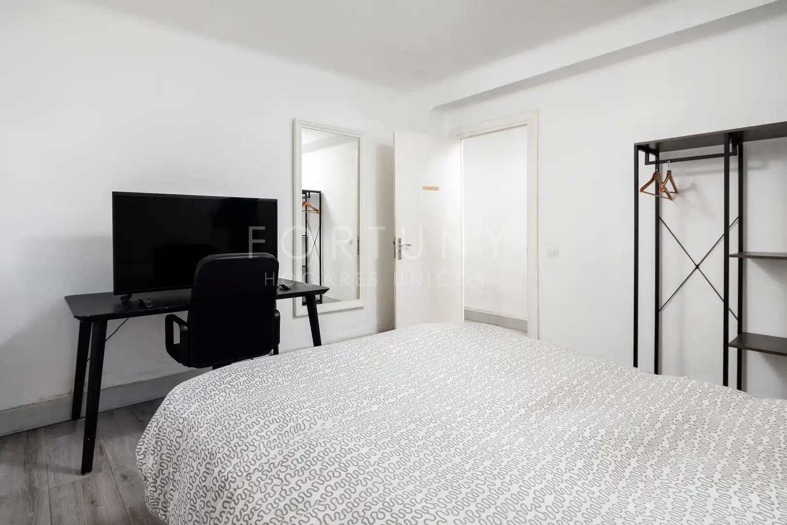 Bedroom of Flat for sale in Málaga  with Air Conditioner, Terrace and Furnished