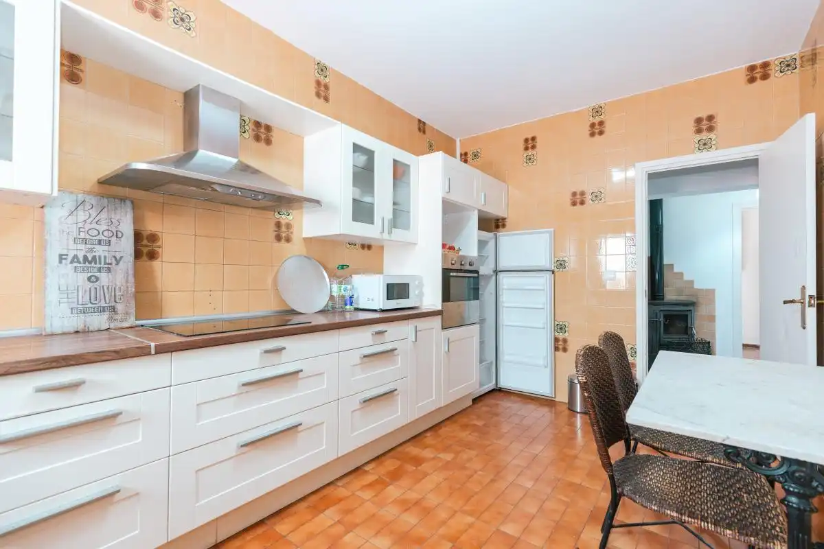 Cuina de Casa o xalet en venda en Santa Eulària des Riu amb Calefacció, Jardí privat i Terrassa