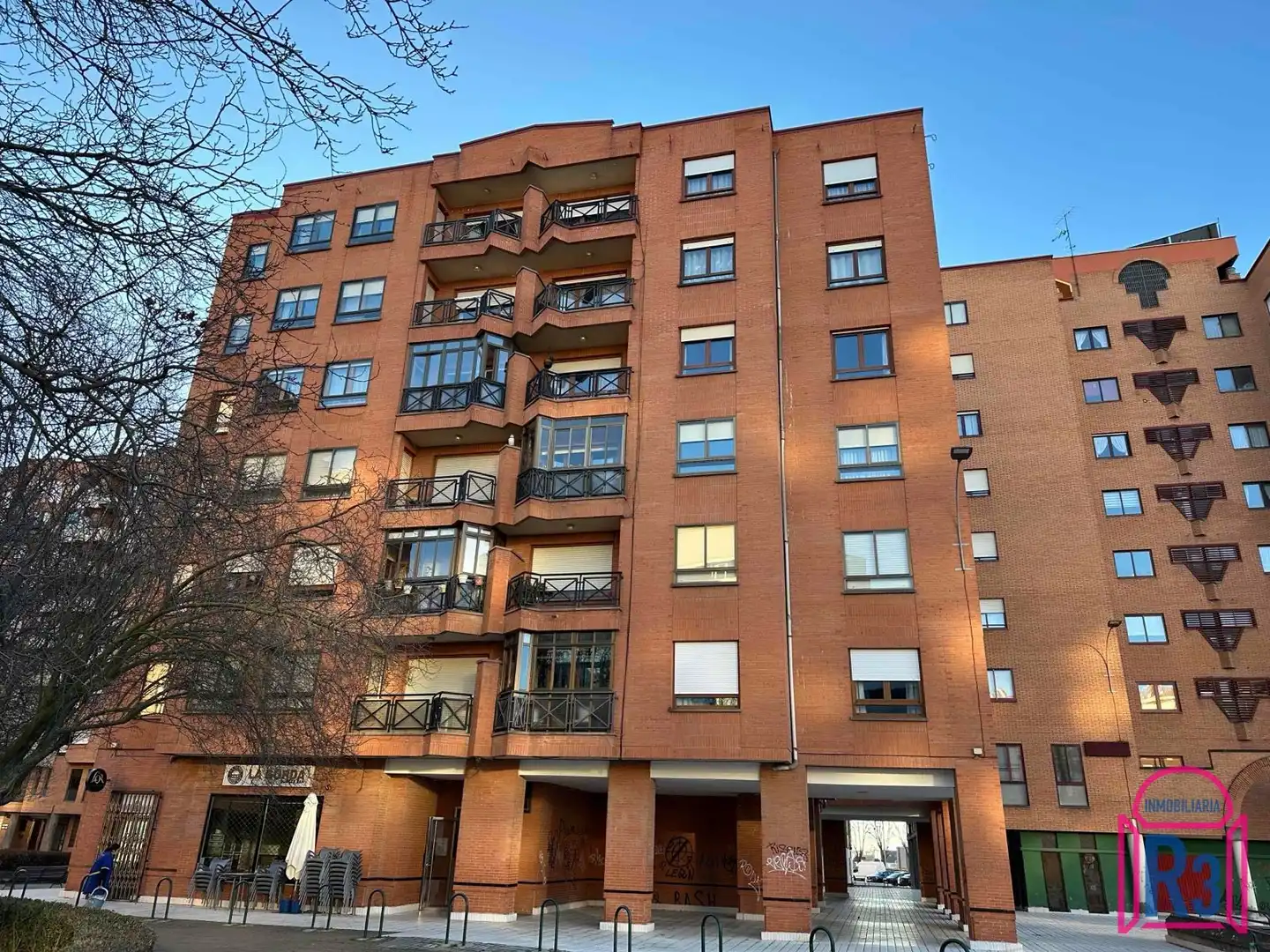Exterior view of Flat for rent in León Capital   with Heating, Terrace and Storage room