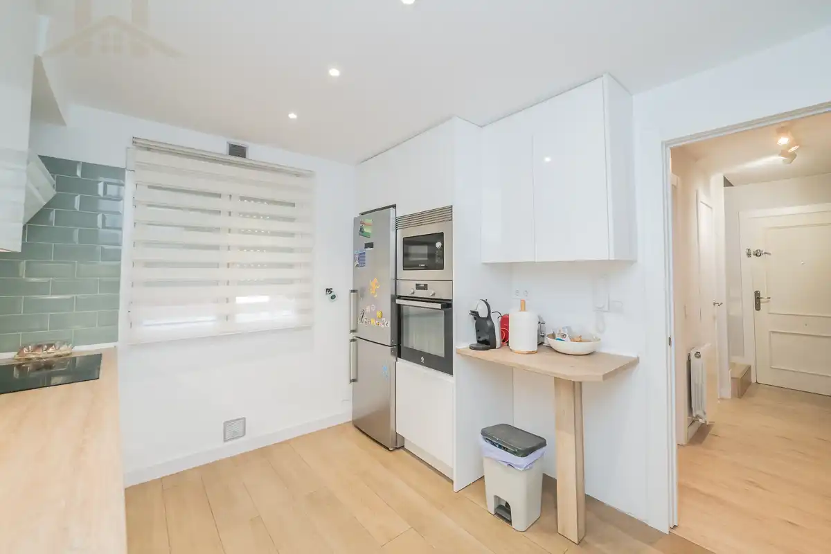 Cocina de Dúplex en venta en Sevilla la Nueva con Aire acondicionado, Calefacción y Balcón