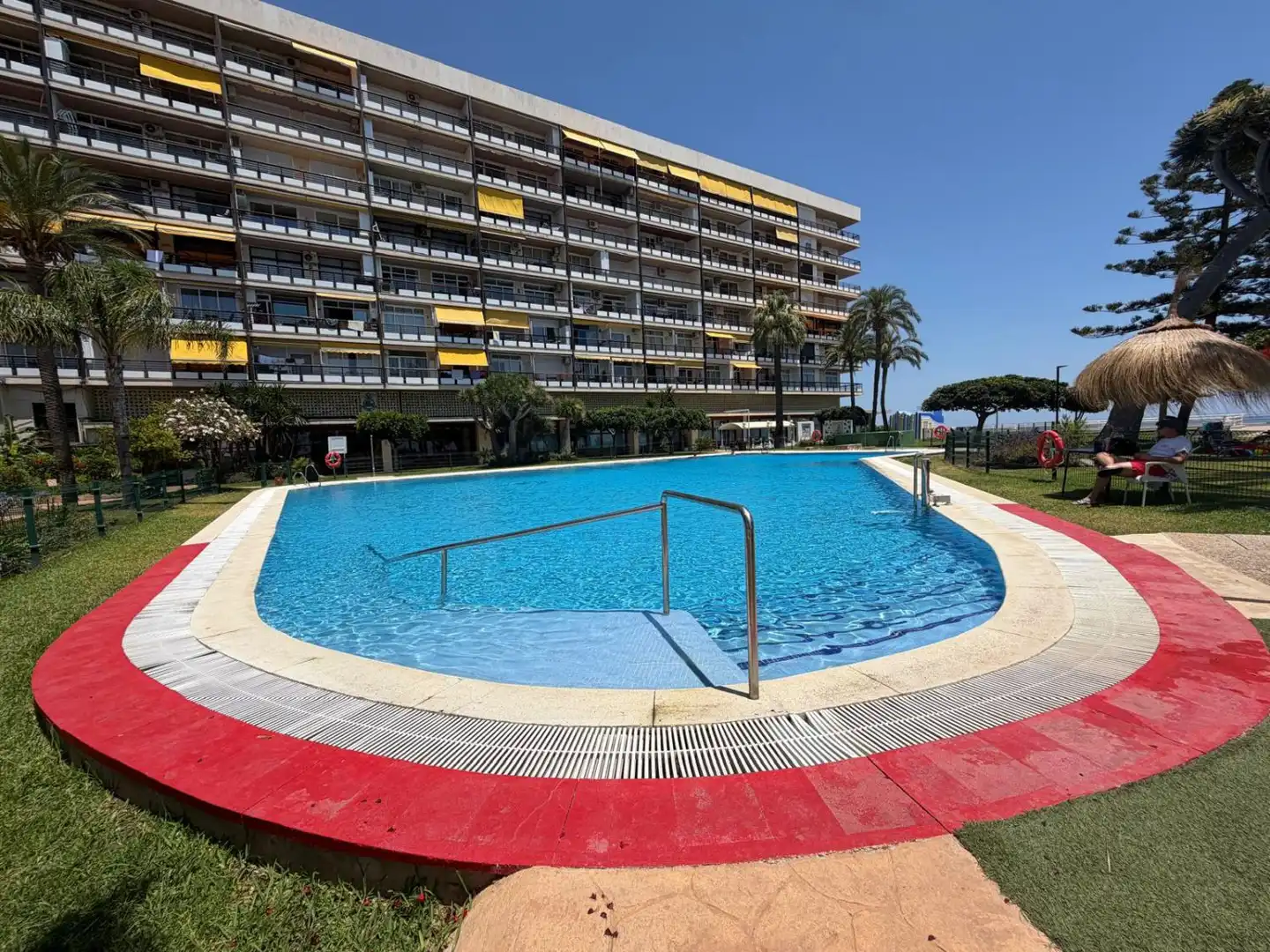Schwimmbecken von Wohnung zum Verkauf in Torremolinos mit Klimaanlage, Terrasse und Gemeinschaftspool