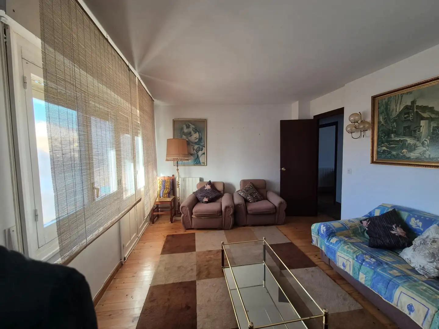 Sala d'estar de Pis en venda en Almanza amb Calefacció, Terrassa i Balcó